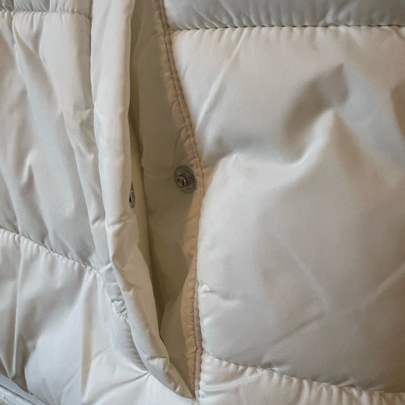 Old Navy White Puffer Vest - Picture 4 of 5